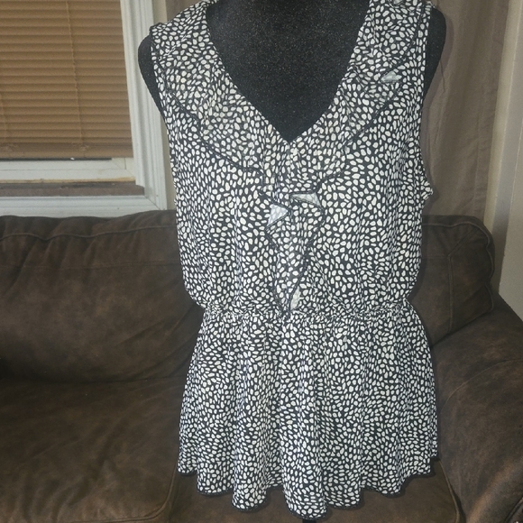 Morgan Taylor Tops - Morgan Taylor Sleeveless Elegant Black Top With Layered Under Top Size LARGE
